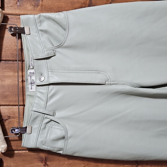 A&F Curve Love Mint Green Faux Leather 90's Ultra High Rise Straight Leg Pant 29 - Picture 3 of 16